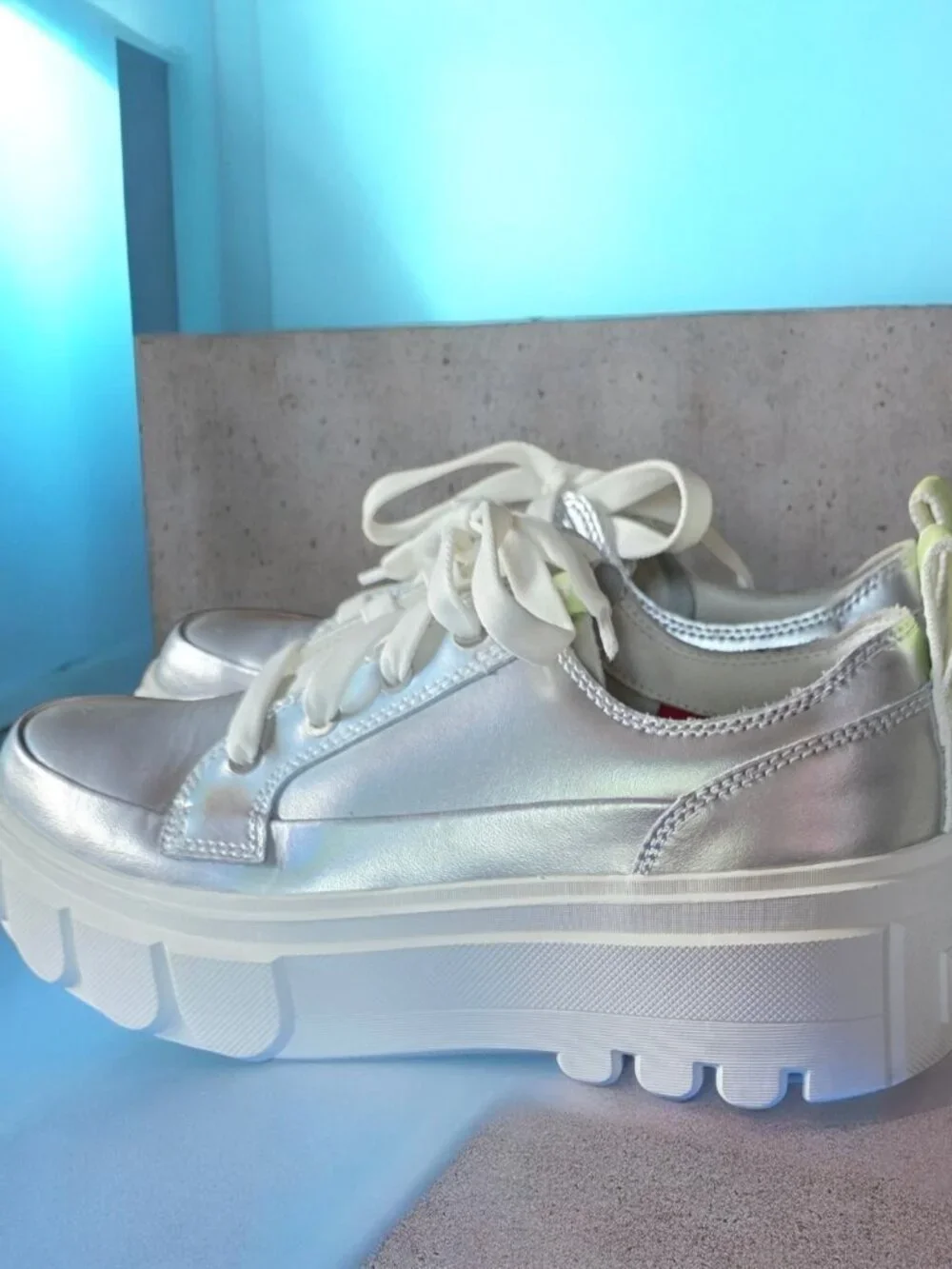 EUC SOREL Like NEW ( 9 ) CARIBOU X Women's Waterproof Metallic Leather Platforms